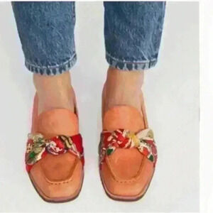 Jeffrey Campbell Bolero Scarf Loafer in Tan brown sz 6.5